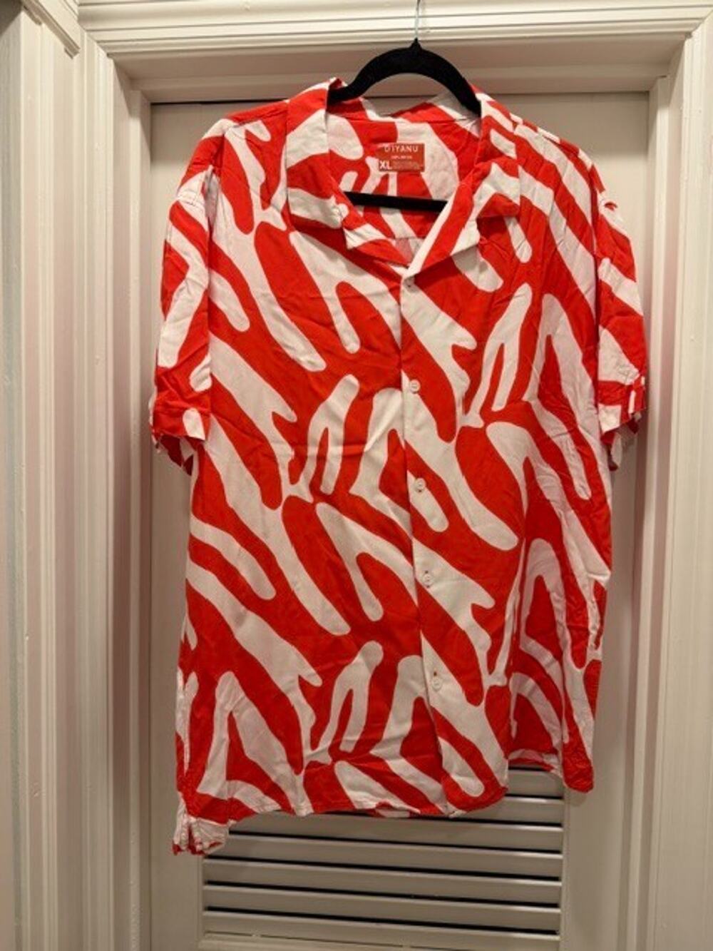 D'iyanu Men's XL Abstract Red and White Print Rayon Camp Collar Shirt